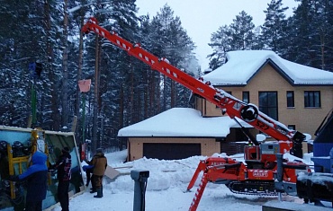 мини-кран SPX 527 и вакуумный захват на строительстве коттеджа